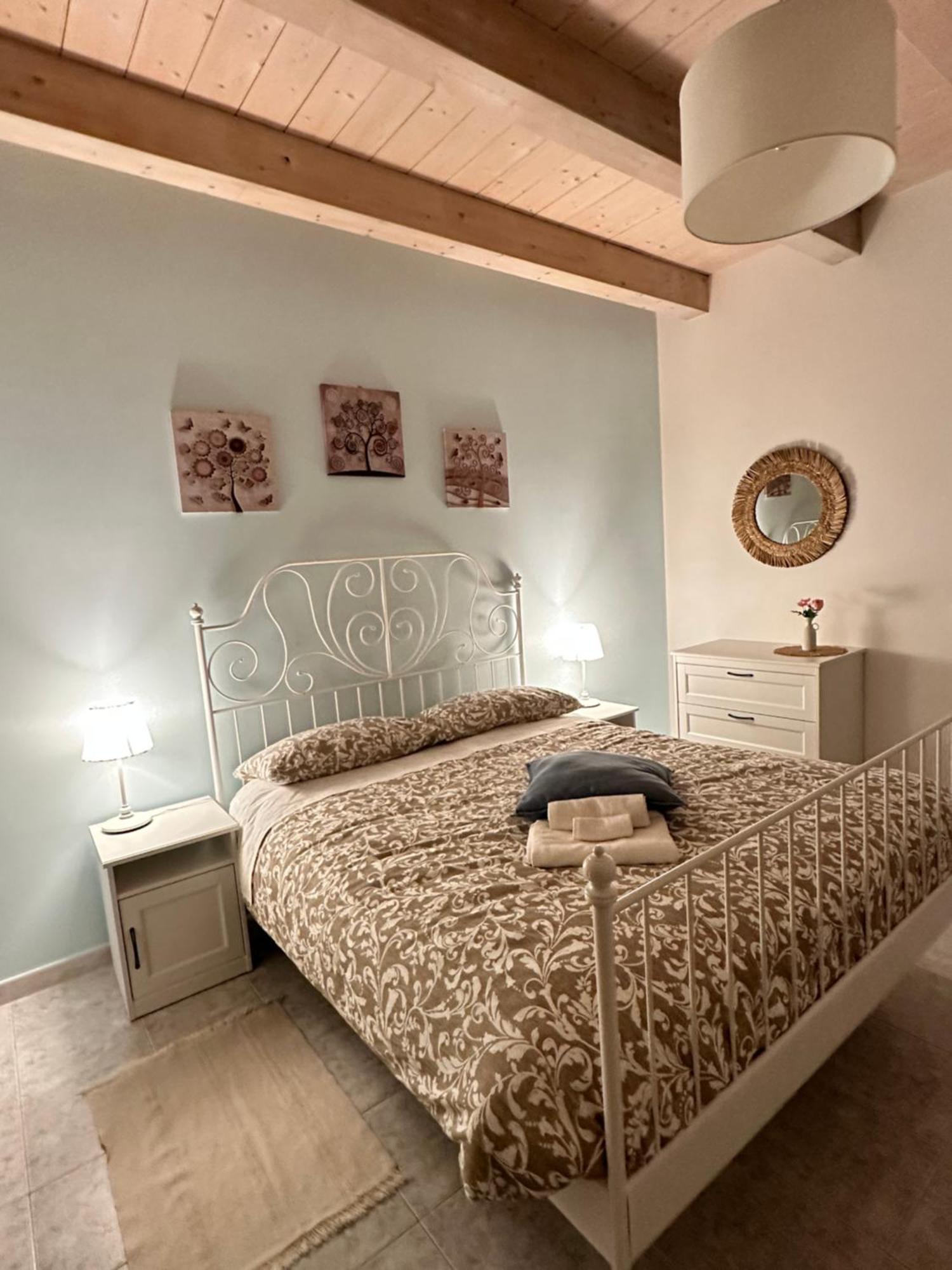 Affittacamere Il Cortile Chiaravalle Luaran gambar